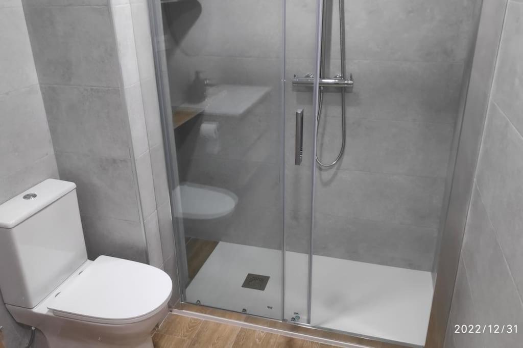 Precioso Apartamento Con Magnifico Patio. Sant Feliu de Llobregat Esterno foto