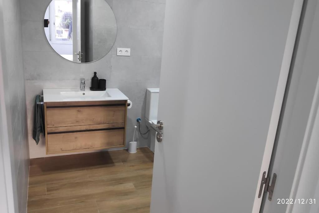 Precioso Apartamento Con Magnifico Patio. Sant Feliu de Llobregat Esterno foto
