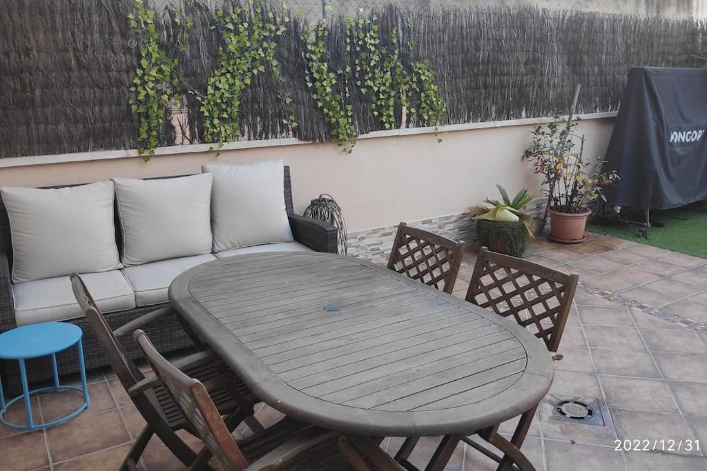Precioso Apartamento Con Magnifico Patio. Sant Feliu de Llobregat Esterno foto